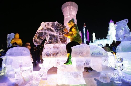 中国の雪祭りがなんだか華やか!の画像(3枚目)