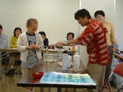 モダシさんの〈お楽しみ科学実験ライブ〉蒸気船の実験