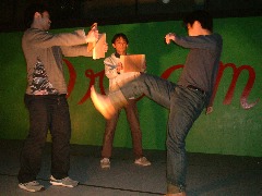 久喜夢工房:なぜか最後は板割りでシメ(^^;)