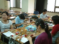 分子模型講座:高校生たち。若い!