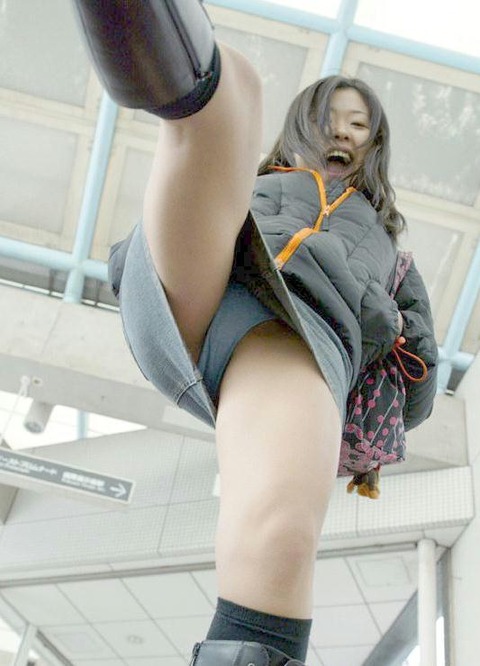 ハイキックパンチラ