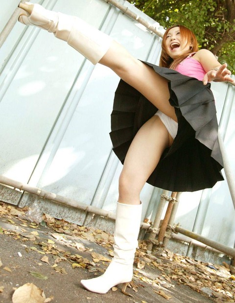 ハイキックパンチラ