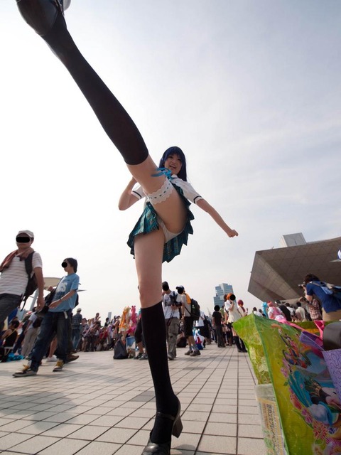 ハイキックパンチラ