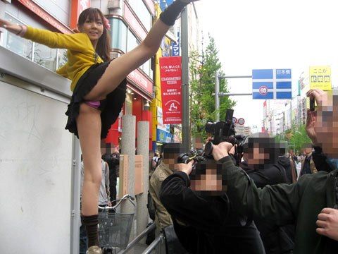 ハイキックパンチラ