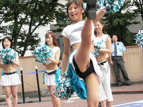 ハイキックパンチラ
