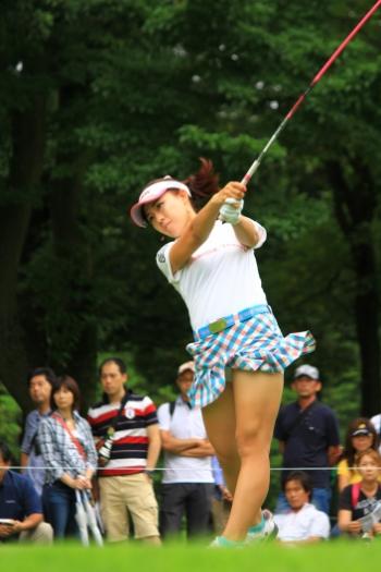 香妻琴乃 太もも パンチラ 画像