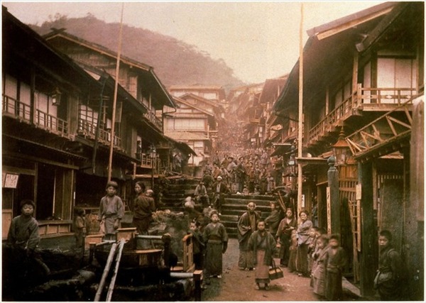 1280px-Ikaho_Onsen_Ishidangai1887-1896_R