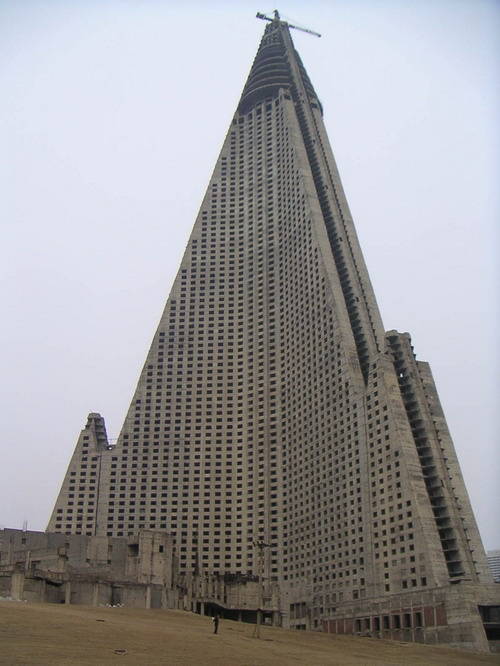 Ryugyong_hotel_01