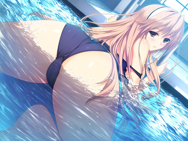 スク水のエロい画像　付着した水がテラテラしててやらしいスク水のエロ画像