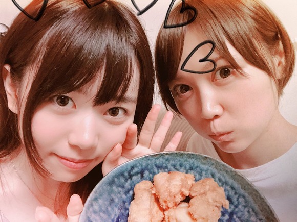 【画像】AV女優・水卜さくらさん、足を怪我した音市美音さんの家に行き、唐揚げを作る ええ娘や