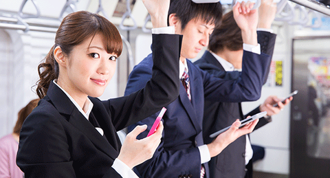 電車でスマホ覗かれた