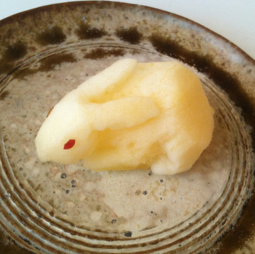 うさぎの形のリンゴ