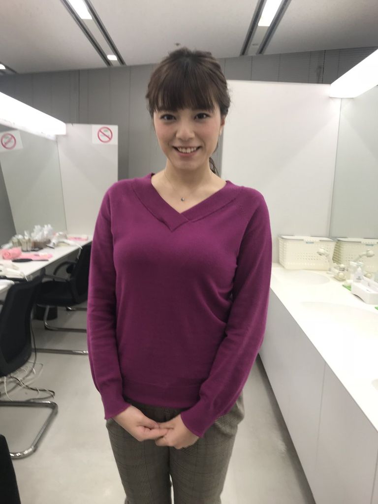 三谷紬アナ(24)の着衣巨乳が迫力満点でエロいww【エロ画像 