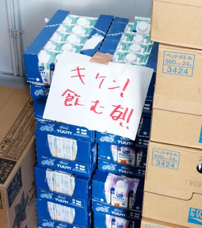 【キケン!飲むな!】北海道安平町、支援の液体ミルクに張り紙 倉庫に放置=小池都知事が会見