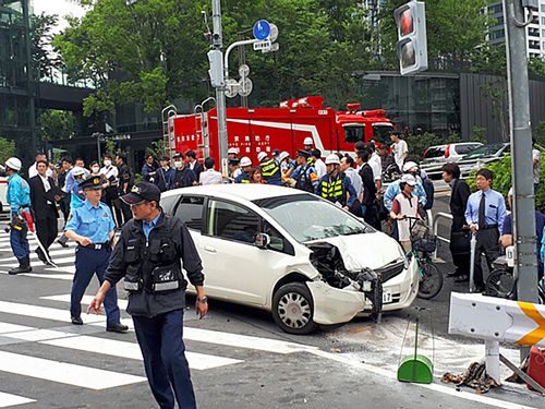 【新宿暴走】横断歩道突入、6人はね2人重傷 52歳男「アクセルとブレーキを…」
