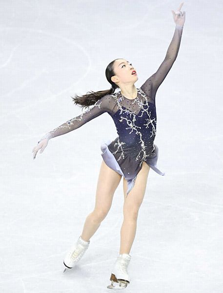 【GPファイナル速報】紀平梨花初制覇! 浅田真央以来の快挙=アリーナ・ザギトワ抑える