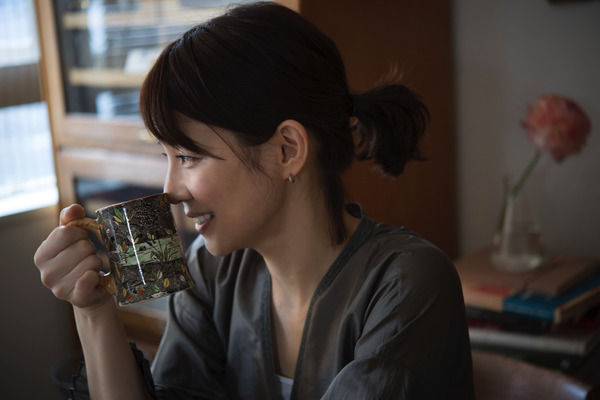 【石田ゆり子写真集】『Lily―日々のカケラ―』が年間写真集ランキング3位=坂道グループ以上に称賛の声