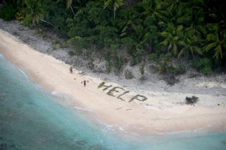 【ファナディック島】無人島の砂浜に「HELP」…3日ぶり救助 三沢基地所属の米軍機発見