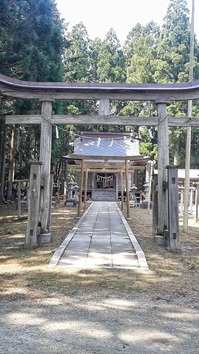 諏訪神社境内