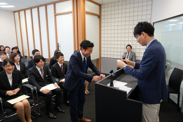 入社式をしたり、