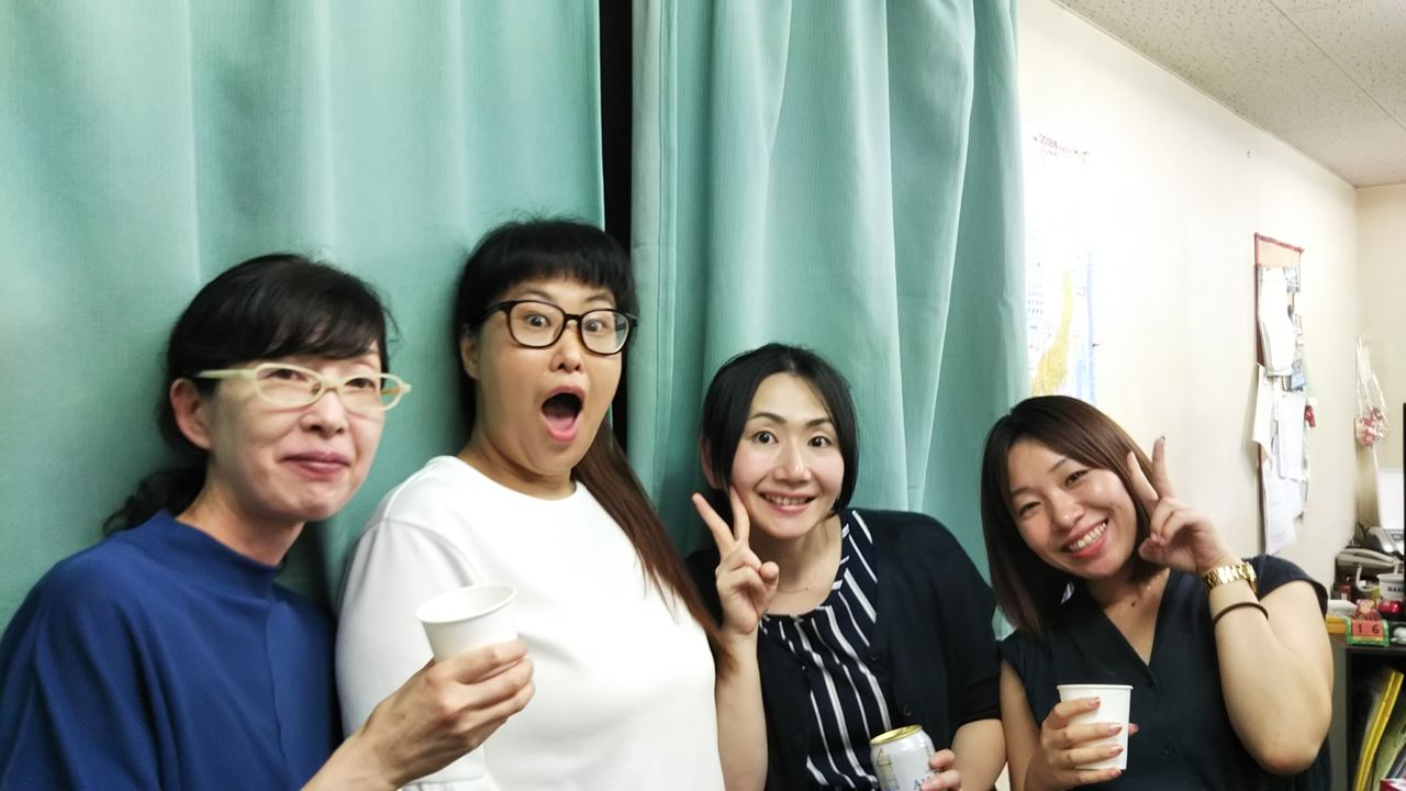 7.女史4人
