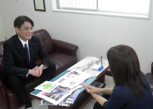 角田秀穂議員来社 (1)