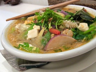 タイ風ピリ辛豆腐スープ