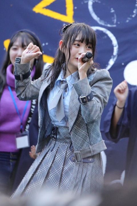 y7