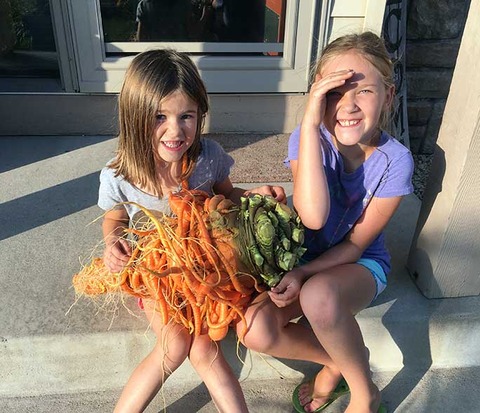 Chris-children-with-the-heaviest-carrot_tcm25-497108