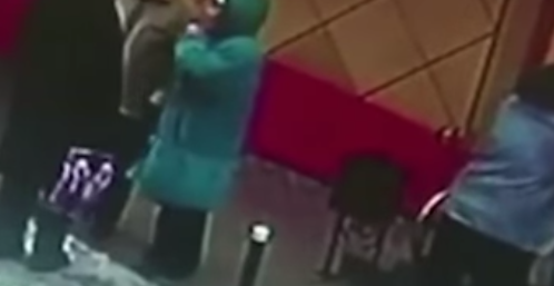 屋根からの落雪で負傷した高齢者の女性の悲劇・・・【動画】