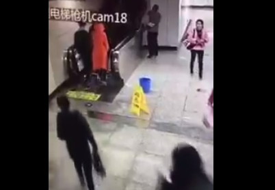 中国のエスカレーターで起きた信じられない恐ろしい事故【動画】