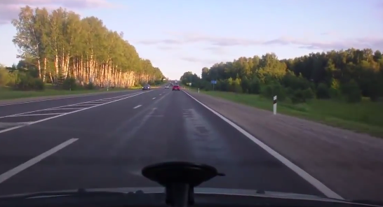 車を走行中に酔っぱらいに止められ大事故に遭う → その車内映像・・・【動画】