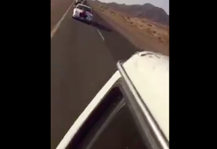 サウジアラビアで撮影された車の正面衝突事故がえげつない【動画】