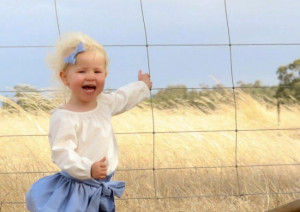 娘を撮影した写真を見てぞっとした。彼女はいつ殺されてもおかしくなかったのだ…（画像）