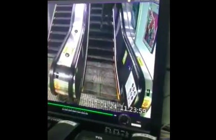 エスカレーターから誤って落下する中国の老人の悲劇【動画】