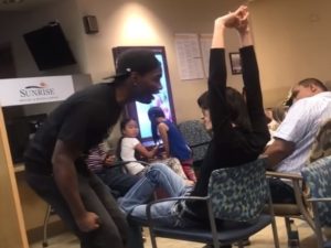 【衝撃】ヒョロヒョロのアジア人がアメリカで黒人にケンカを売った結果ｗｗｗｗｗ（動画あり）