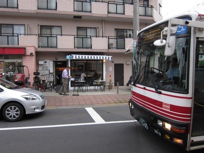 bus_stop_cafe_01