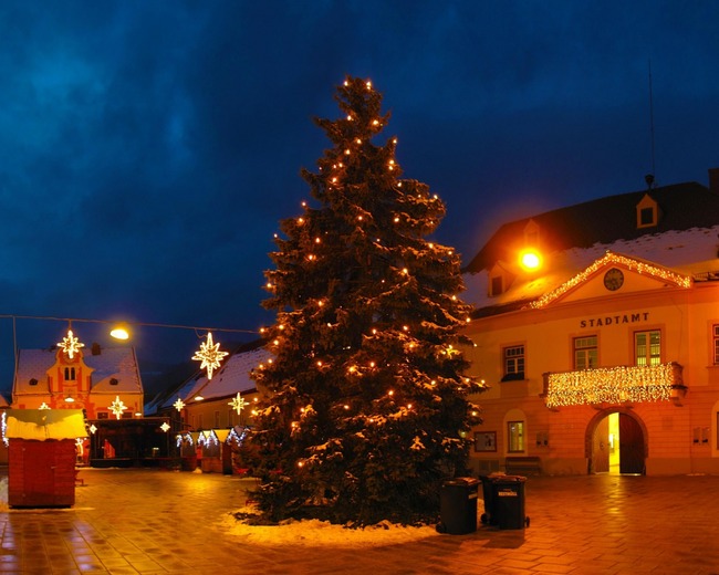 christmas-tree-garland-street-night-1280x1024