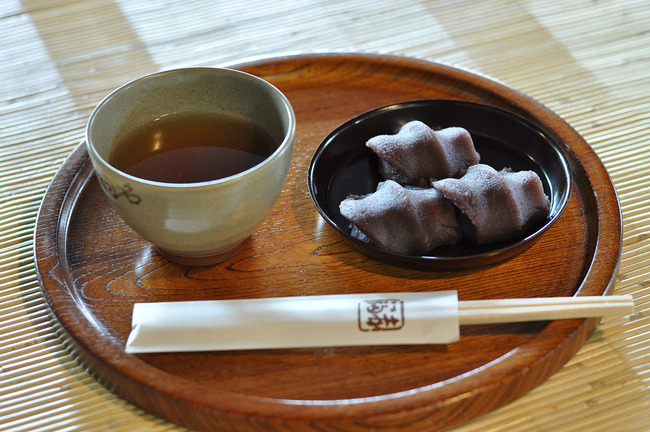 1280px-Akafuku-mochi_001