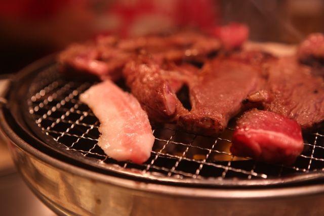焼肉で一番美味い部位は? にわか「ハラミ」 オッサン「カルビ(覚悟)」 ガキ「骨付きカルビ」