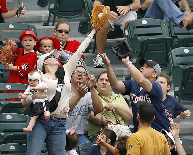 Audience-Catch-Baseball-Funny-Picture