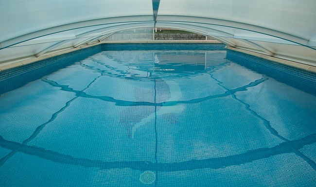 swimming-pool-1647498_960_720
