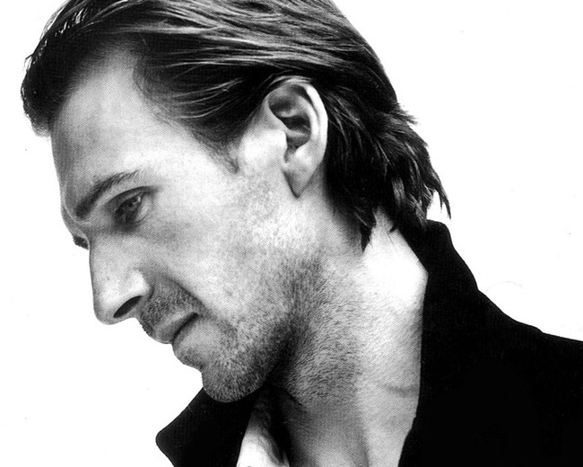 ralph-fiennes-classical_113435-1280x1024