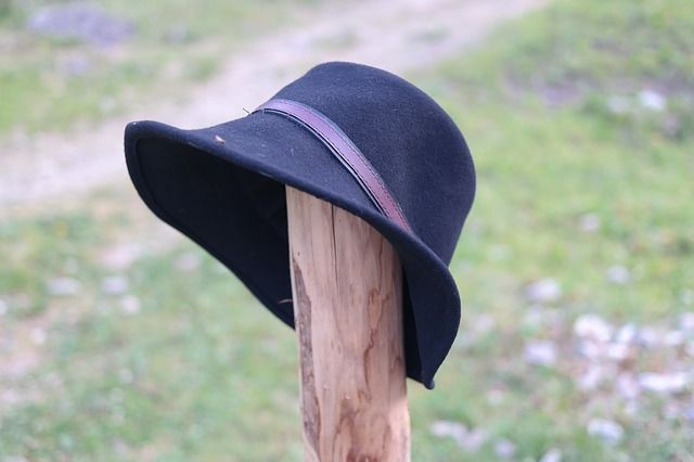 hat-1837757_640