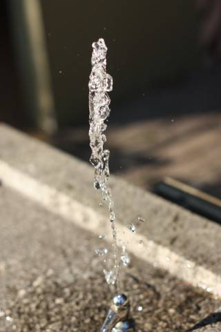 水