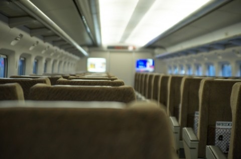 電車で