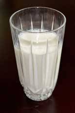 【衝撃】牛乳にペットボトルを使わない理由、知ってる？