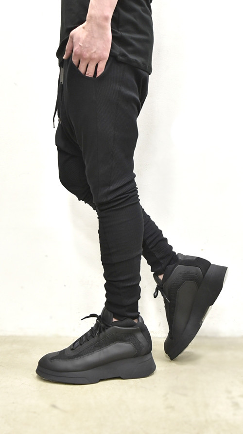 ARMY OF ME Crotch Easy trousers 着用 GORDINI003