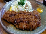 丸一 とんかつ ソースをかけて・・・・