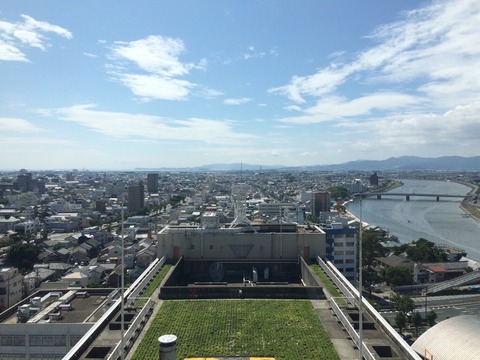 豊橋市役所西側